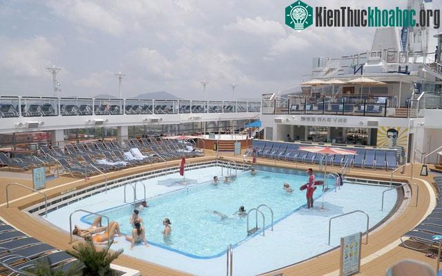 Cận cảnh siêu du thuyền 940 triệu đô Spectrum of the Seas: Có quầy bar tự động, khu vui chơi rộng rãi… ảnh 7