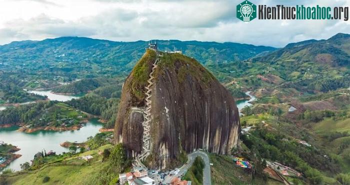 Nơi đây vẫn còn sót lại một số địa điểm khảo cổ tuyệt vời về tàn tích của người Inca