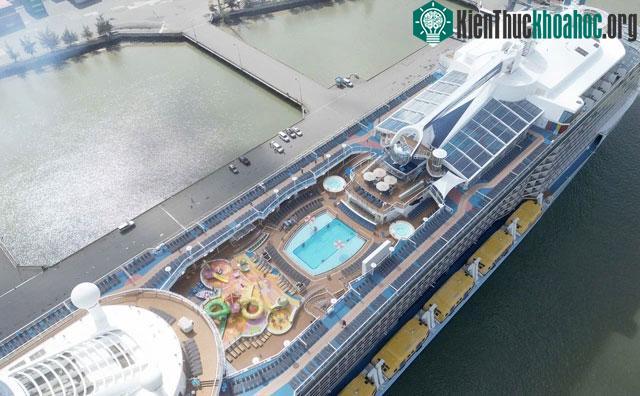 Cận cảnh siêu du thuyền 940 triệu đô Spectrum of the Seas: Có quầy bar tự động, khu vui chơi rộng rãi… ảnh 8
