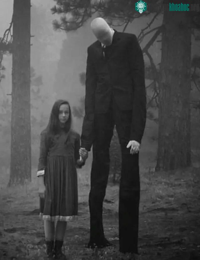 Slender Man, một nhân vật của trí tưởng tượng nhưng gieo rắc nỗi khiếp sợ cho nhiều người.