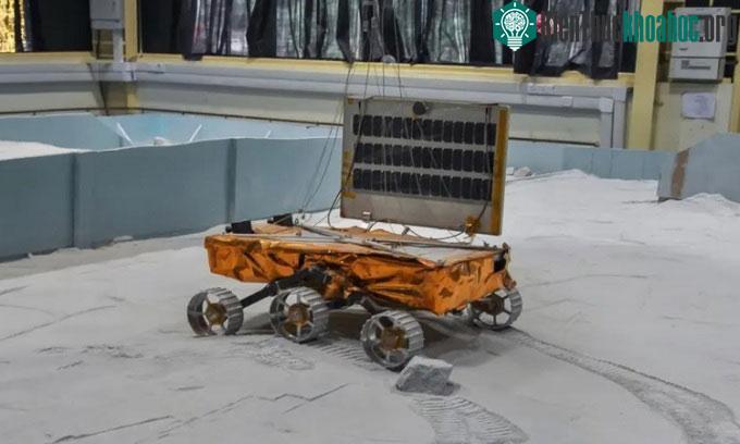 Robot Pragyaan chỉ nặng tương đương một con chó chăn cừu.