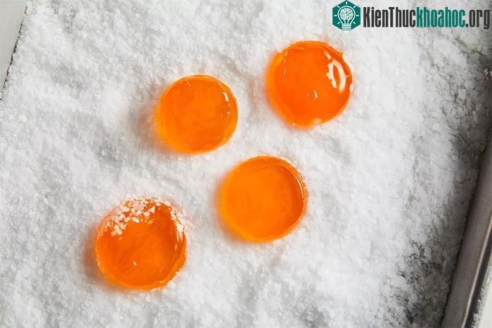 Trứng muối có chứa nhiều vitamin và khoáng chất.