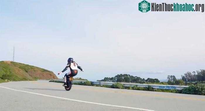 Xe điện một bánh trang bị mẫu lò xo độc quyền của InMotion