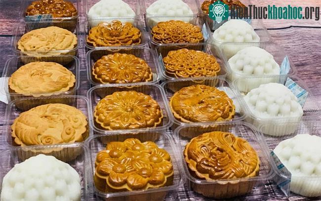 Bánh Trung thu “healthy” được bán với giá khoảng 100.000 đồng/chiếc.