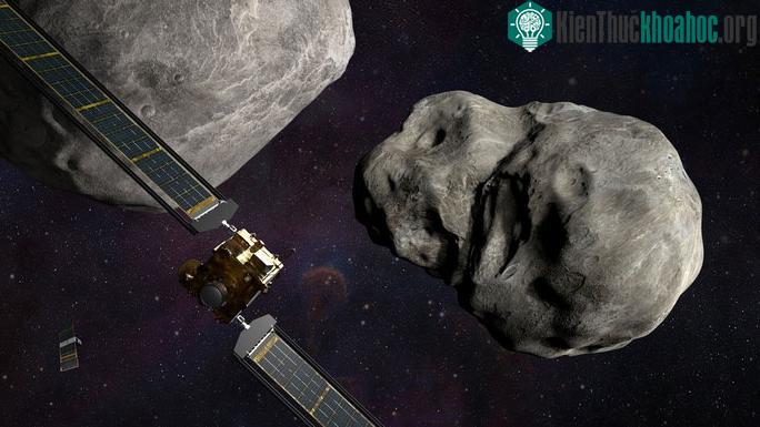Tàu DART của NASA trên đường lao thẳng vào Dimorphos (trái)