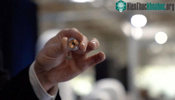 Thiết bị cấy ghép não do Neuralink sản xuất.