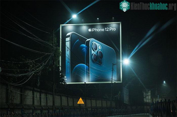 Pháp đã cấm bán iPhone 12 vì lo ngại mức độ bức xạ quá cao.