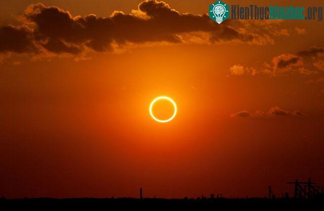 Nhật thực hình khuyên là hiện tượng thiên văn thú vị được nhiều người mong đợi.