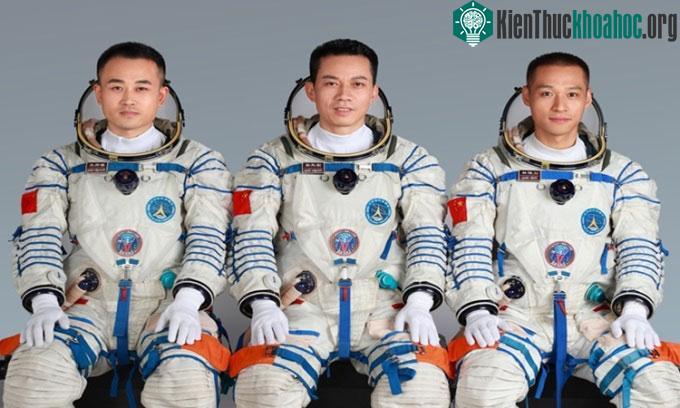 Phi hành đoàn Thần Châu 17