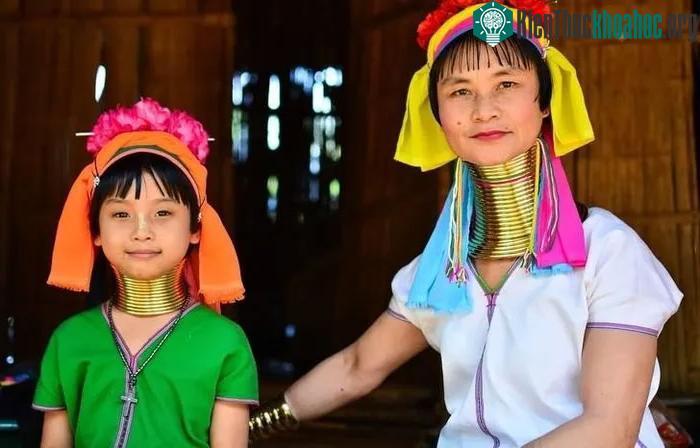 Phụ nữ cổ dài ở Thái Lan