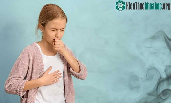 Muội than thoát ra trong các đám cháy khi hít phải sẽ xuất hiện trong mũi và cổ họng.