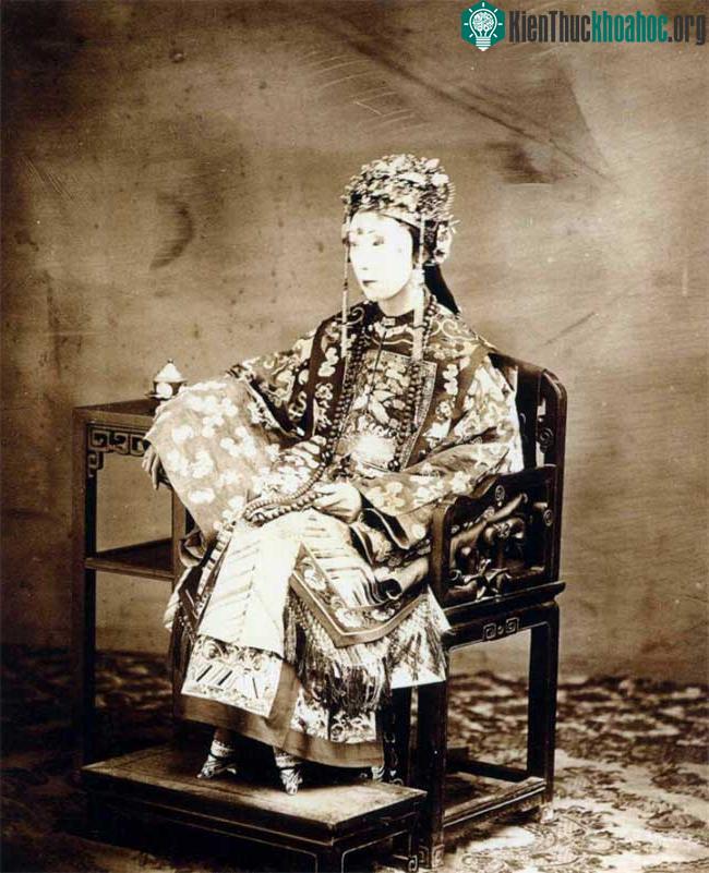 Hình một phu nhân ở Quảng Châu.