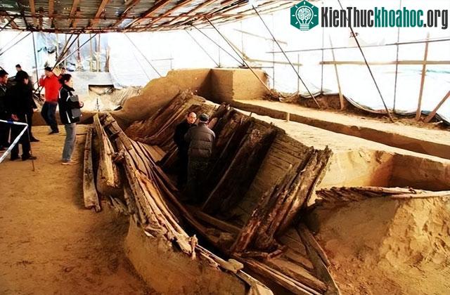 Việc khai quật được một con tàu đắm cổ dưới lòng đất là chuyện rất hiếm