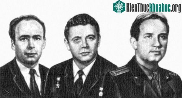 Các phi hành gia Georgi Dobrovolski (trái), Vladislav Volkov (giữa) và Viktor Patsayev (phải).