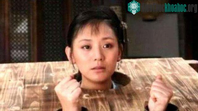 Hình phạt này thường dành cho phụ nữ&nbsp; “hồng hạnh xuất tường”, chính là ngoại tình,