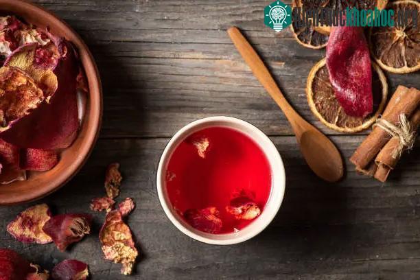 Uống trà vỏ lựu có thể ngăn ngừa nguy cơ loãng xương và gãy xương ở phụ nữ sau mãn kinh