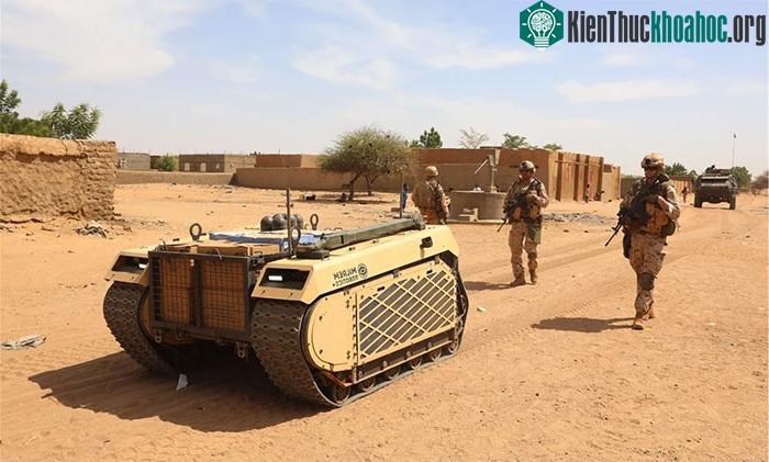Chiếc THeMIS UGV của hãng Milrem Robotics trong một nhiệm vụ tại Mali