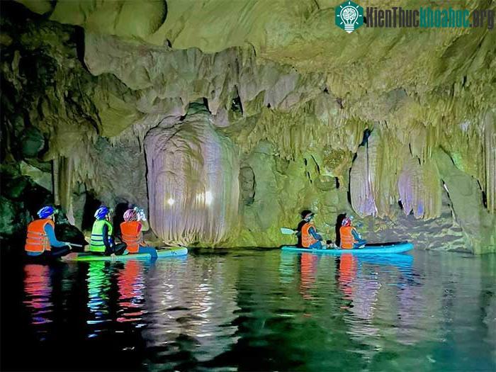 Phát hiện hang động tráng lệ trên đỉnh Trường Sơn ảnh 3