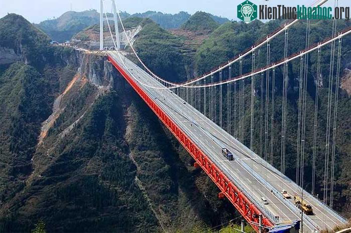Công trình này bắc ngang qua một vùng nông thôn cổ kính gần tỉnh Hồ Nam.