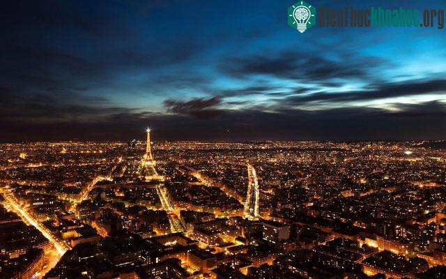 Thủ đô Paris hoa lệ và mang vẻ đẹp đặc biệt.