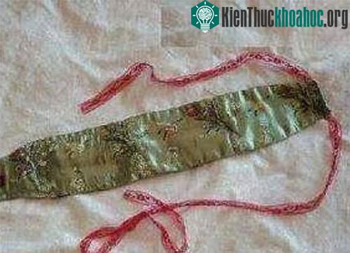 Hình ảnh chiếc đai lót rơm của cung nữ thời xưa.