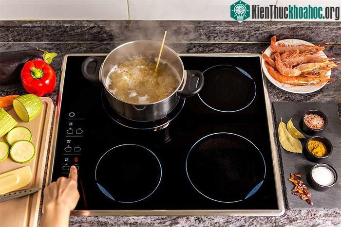 Khi không sử dụng trong thời gian dài hãy ngắt hoàn toàn nguồn điện vào bếp điện, bếp từ