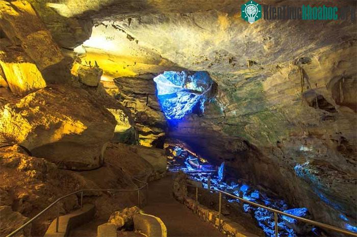 Cận cảnh con đường sâu thẳm xuống lòng đất, ngang ngửa tòa nhà cao 75 tầng ảnh 4