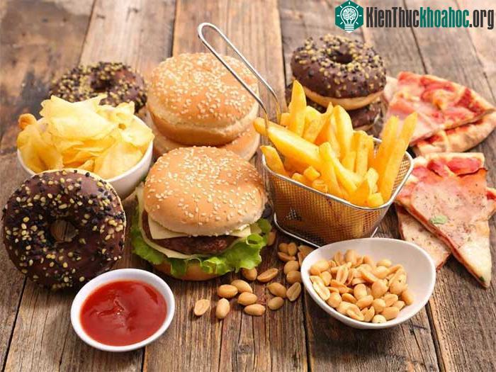 Rất nhiều người có thói quen ăn nhiều thực phẩm chiên rán khi tâm trạng không tốt
