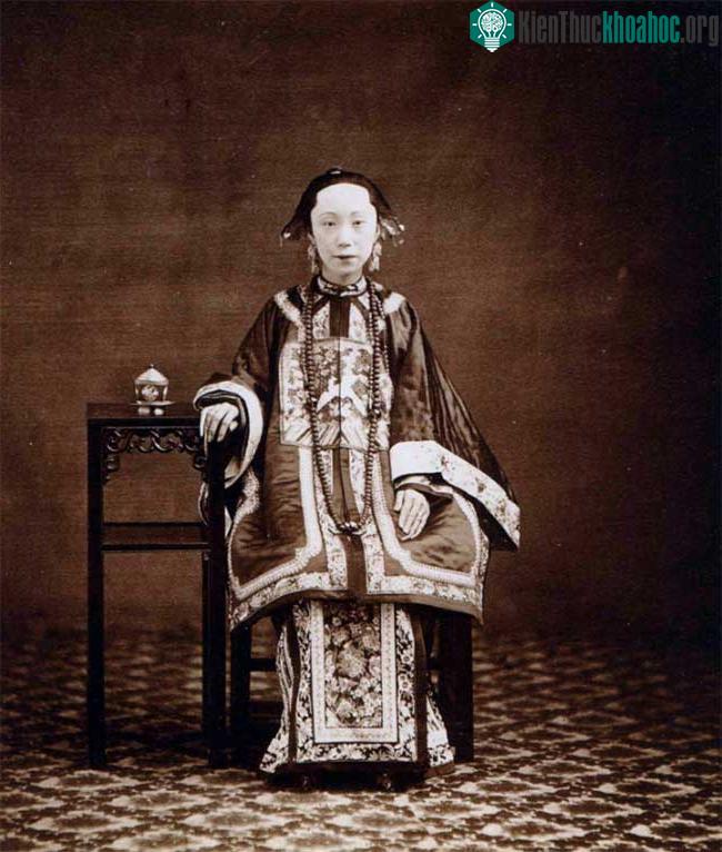 Một phu nhân ở Quảng Châu.