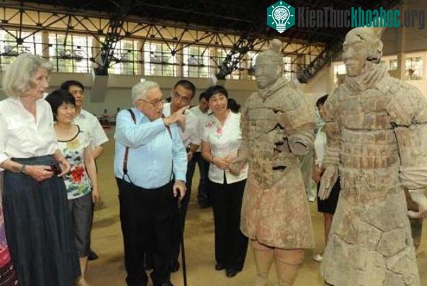 Chiều cao trung bình của các chiến binh đất nung là 1,7m đến 1,81m.