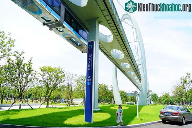 Tàu treo giờ đã trở thành điểm check-in hot ở thành phố Vũ Hán.