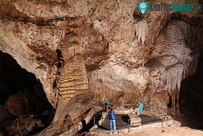 Du khách sẽ mất tầm 60-90 phút để di chuyển để di chuyển xuống bên dưới.