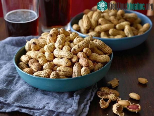 Hạt lạc có nguồn protein dồi dào hơn bất cứ loại rau, đậu nào khác.