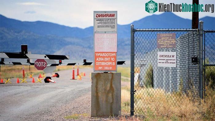 UFO từ lâu đã gắn liền với các thuyết âm mưu và sự che đậy của chính phủ từ nhiều quốc gia.