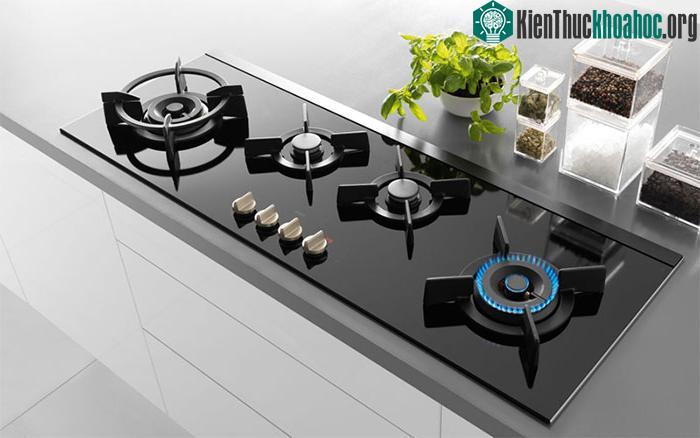Vị trí bếp gas nên tránh xa các vật dụng dễ cháy.