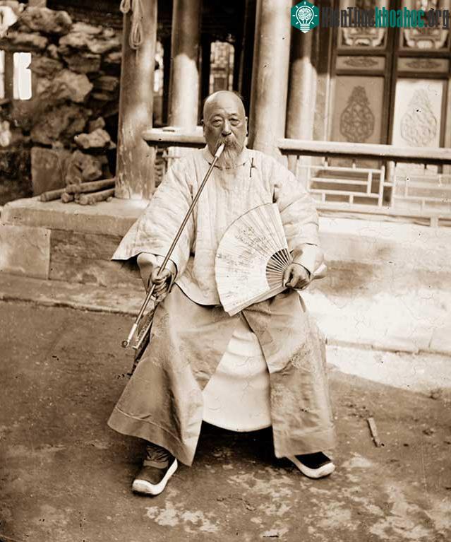 Chân dung Đổng Tuân