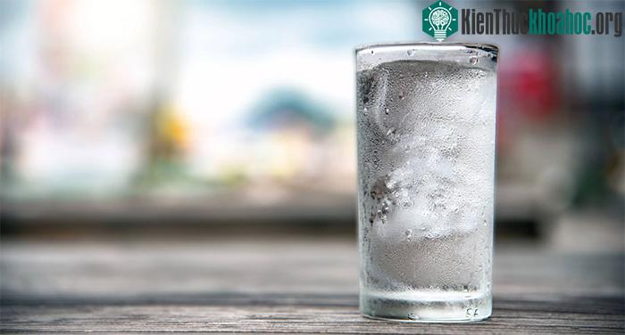 Uống nước lạnh thường xuyên có thể khiến hệ thống niêm mạc hô hấp bị tổn thương