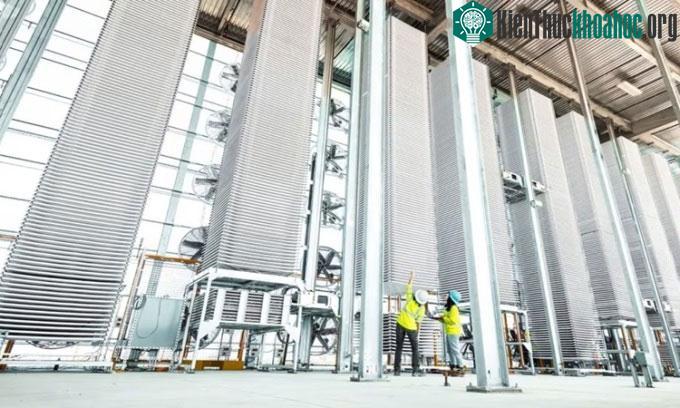 Các khay chứa đá vôi đã xử lý dùng để hút khí CO2 ở nhà máy của Heirloom.