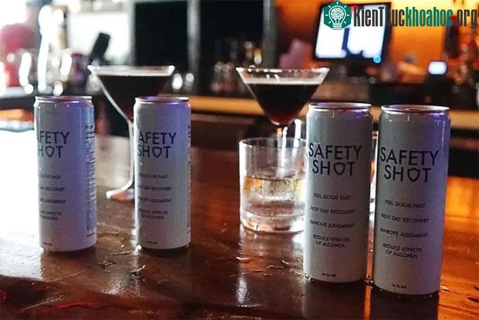 Safety Shot có thể giúp giảm một nửa lượng cồn trong máu của người tiêu thụ chỉ sau 30 phút.