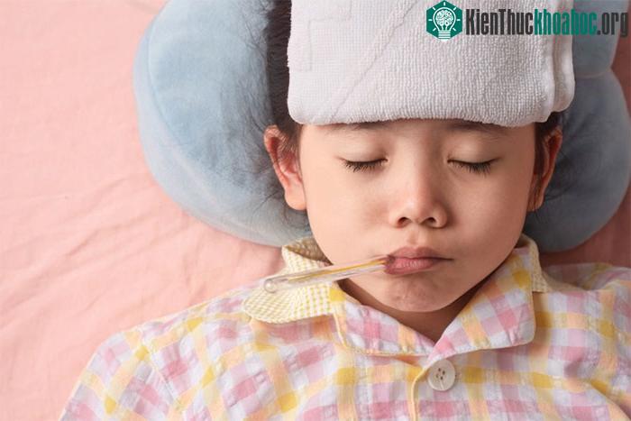 Viêm phế quản cấp tính thường gây sốt.