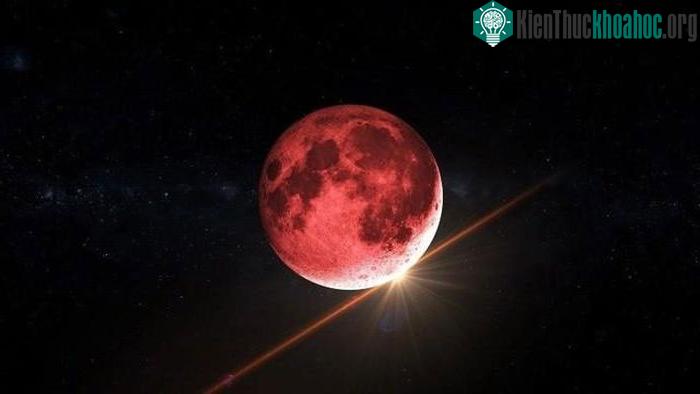 Mặt trăng chuyển màu đỏ hay còn gọi là Trăng máu là hiện tượng thiên văn kỳ thú.