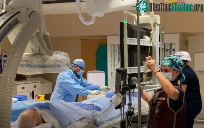 Điều trị bệnh nhân mắc ung thư tuyến tụy tại bệnh viện Sarasota Memorial, bang Florida - Mỹ.