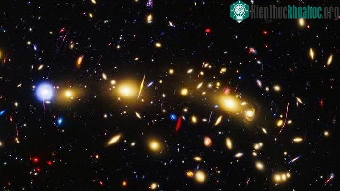 NASA vừa công bố ảnh mới về Cụm Thiên hà Cây Giáng sinh tên là MACS0416.