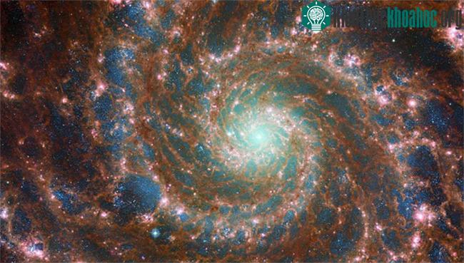 Bức ảnh của Thiên hà Bóng Ma do kính viễn vọng Hubble chụp.