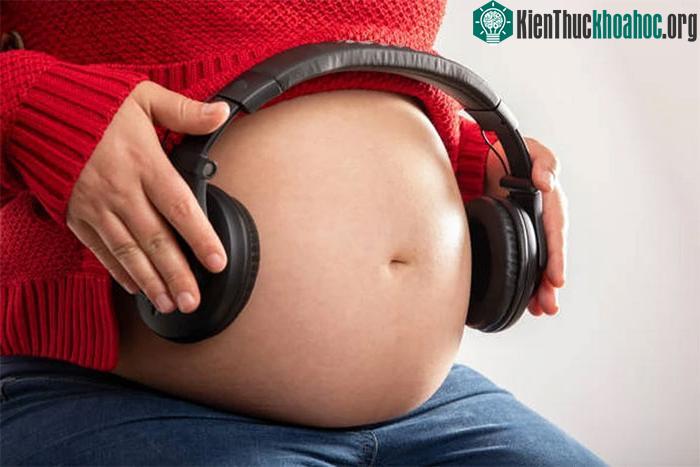 Thai nhi có thể nhận biết và tiếp thu ngôn ngữ từ khi chưa ra đời.
