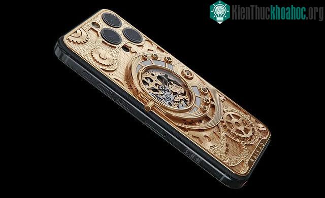 Mẫu máy được chế tác từ rất nhiều vật phẩm mang giá trị lịch sử từ thời cổ đại