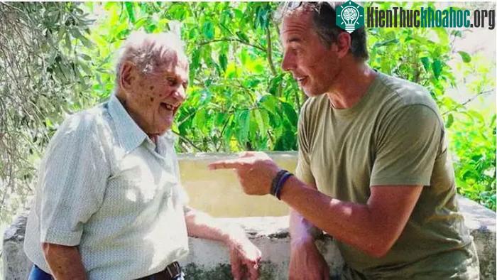 Dan Buettner và Stamatis Moraitis.