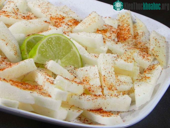Củ đậu là món ăn vặt lành mạnh.