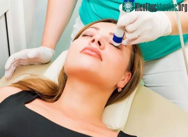 Bảo vệ mắt ngay cả khi trời râm hoặc nhiều mây.