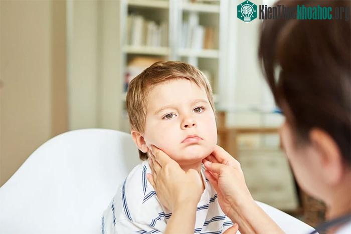 Đau họng nổi hạch ở cổ do đâu? Tình trạng này có nguy hiểm không? ảnh 1